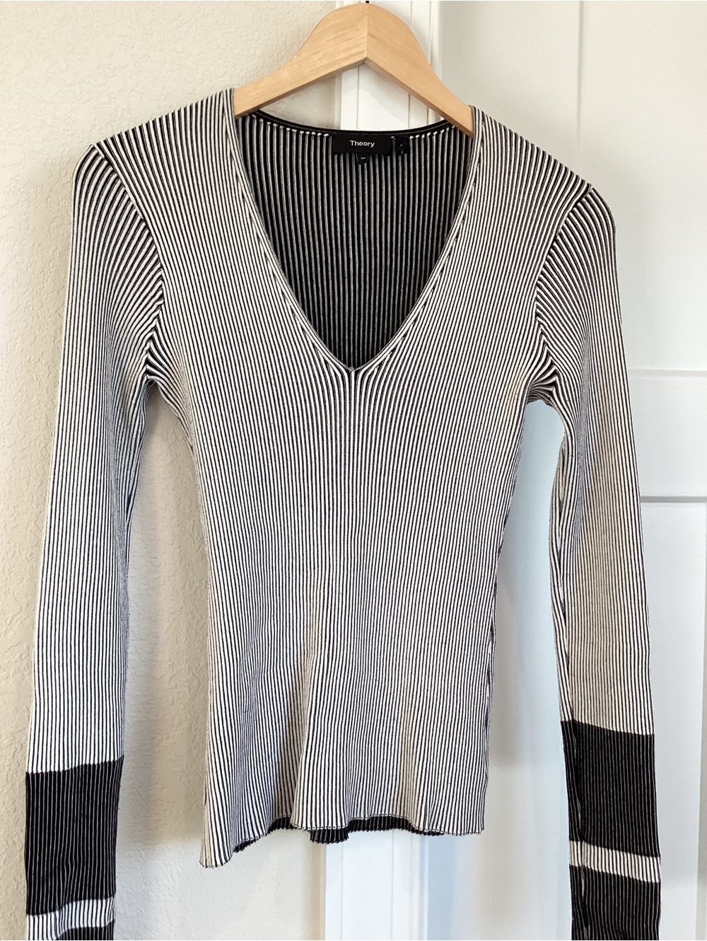 Theory Ribbed Knit Long Sleeve Top Stretch Optic Stripe Medium Black Prosecco